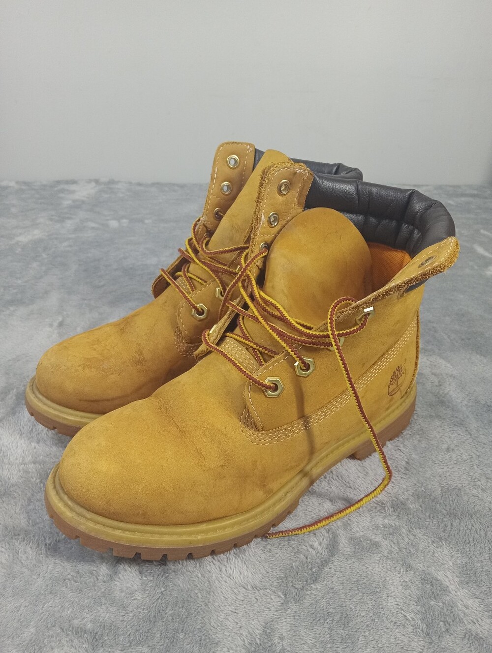 Timberland Women's Classic Wheat Leather Work Boots Size 6.5